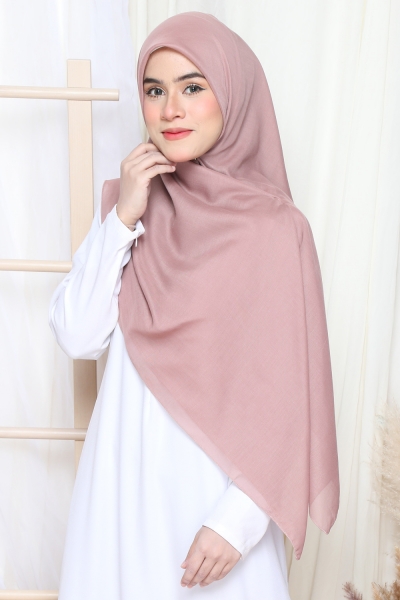 Bawal Ainaa in Rossy Brown