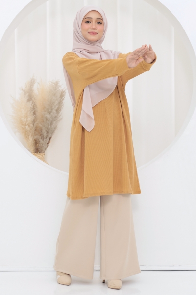 Callie in Amber Gold